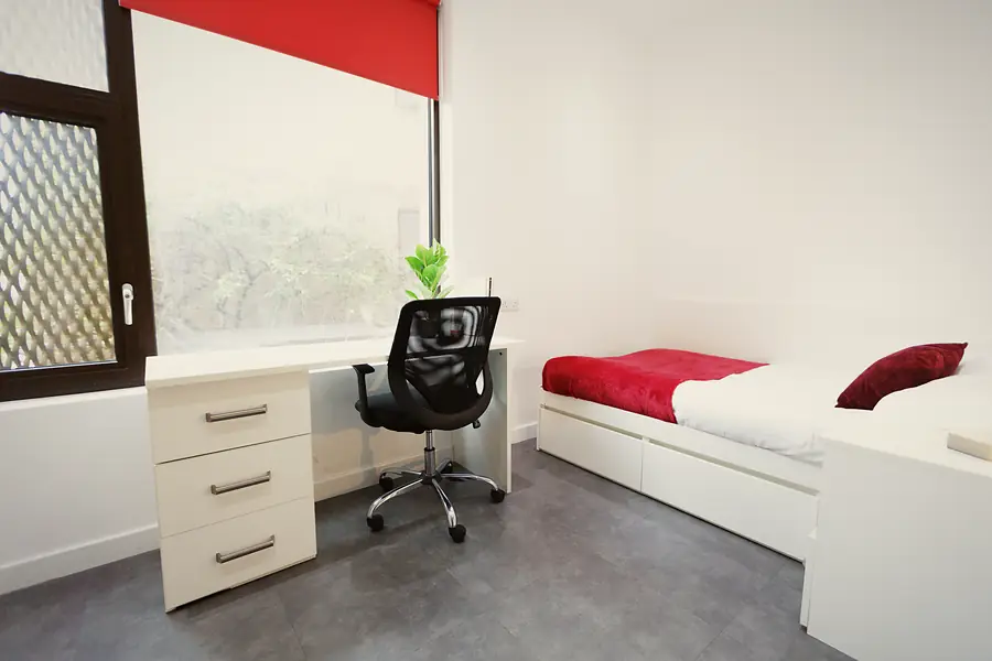 Accessible En-suite at AXO New Cross: Room overview
