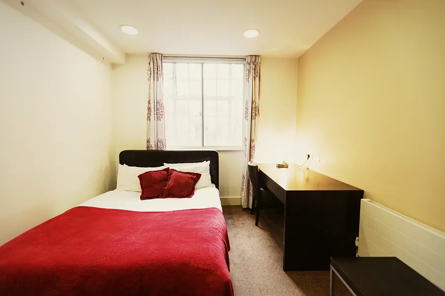 Platinum Studio at AXO Oxford Circus: Double bed and desk